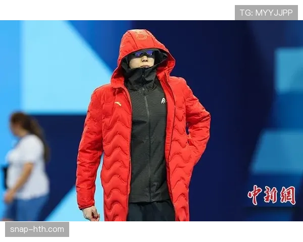 覃海洋今天穿得跟个明星谁能想到训练里是狠角色 覃海洋今天穿得跟个明星谁能想到训练里是狠角色